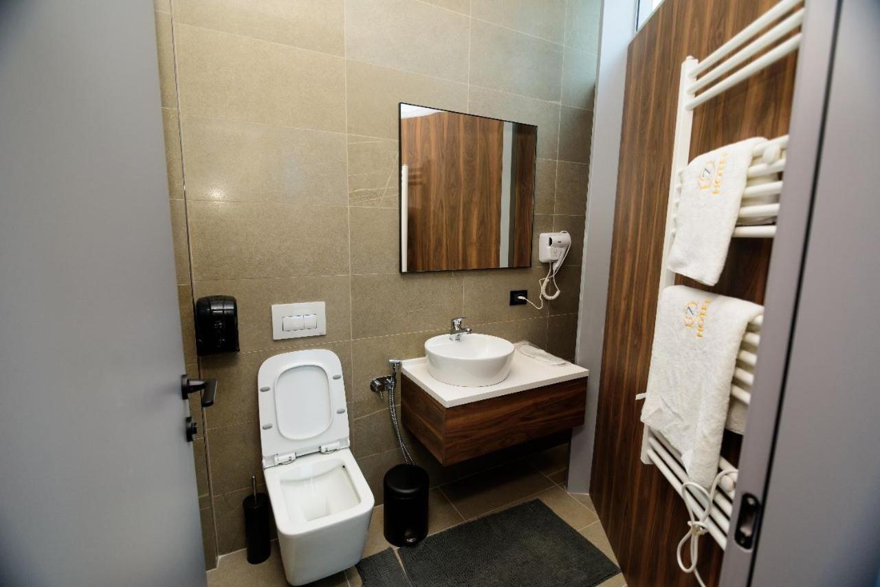 Hotel Zeneli Vlorë Extérieur photo
