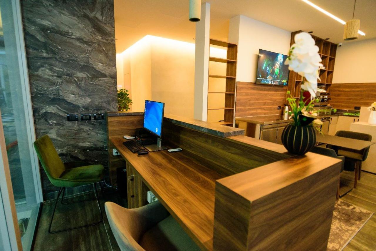 Hotel Zeneli Vlorë Extérieur photo